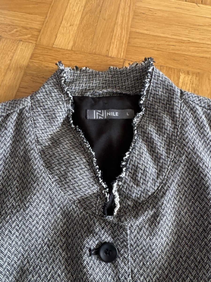Nile Jacken: NILE Collared Light Jacket M/L – Gebraucht aus Fällanden von emi_x6xw 2