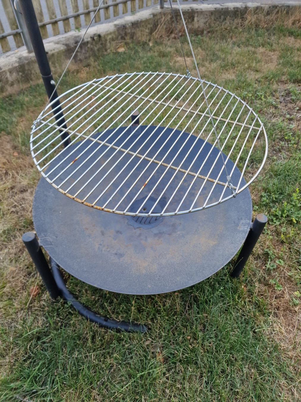 Bracieri: Moderner flexibler Grill mit Feuerschale – Usato da Hallau venduto da CHACLA 2
