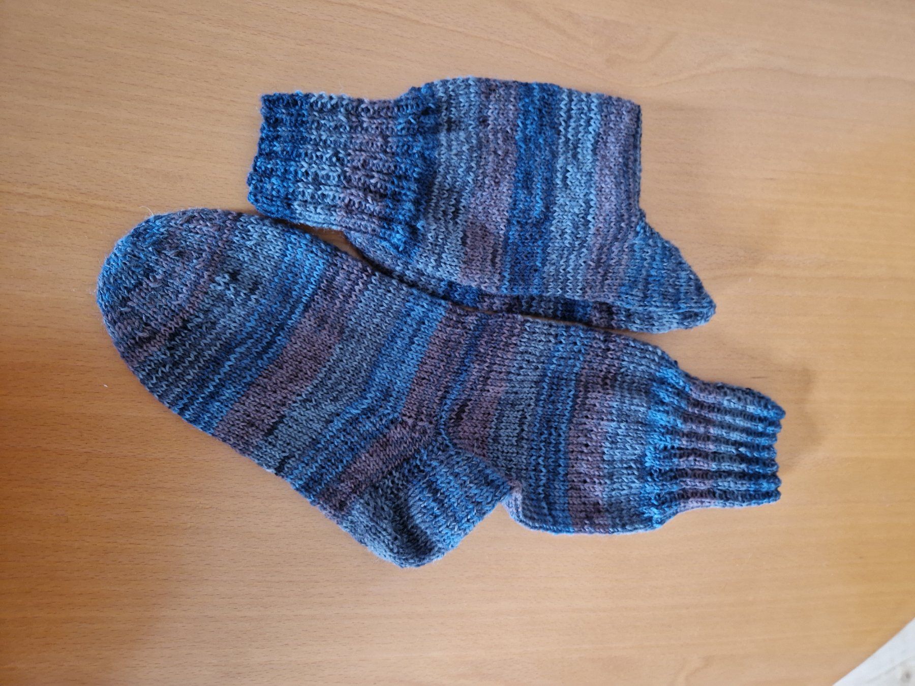 Calze: handgestrickte Socken Gr. 43,   2 Paar – Nuovo (secondo la descrizione) da Ursenbach venduto da gruenblau 2