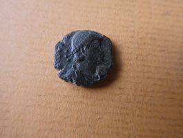 uralte Bronzemünze 15 mm     2.27 g