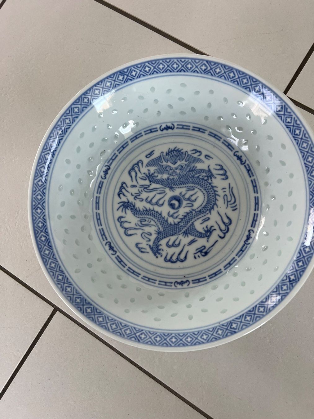 Set di piatti: Edles China Geschirr Set mit Drachenmuster, 29 Teile – Usato da Mönchaltorf venduto da Hans572 1