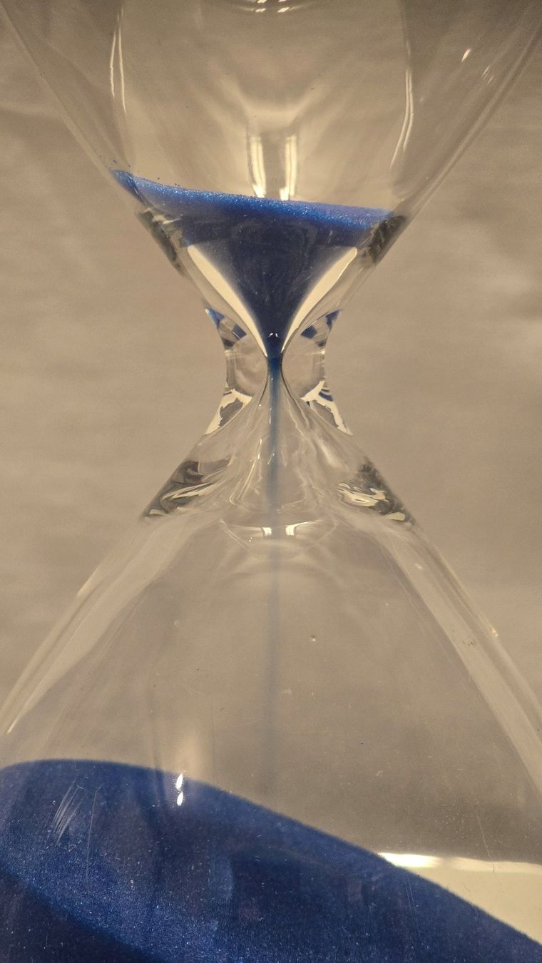 Orologi: Sanduhr "Time Out" mit blauem Sand – Nuovo e nell'imballaggio originale da Zürich venduto da Bobesfee 4