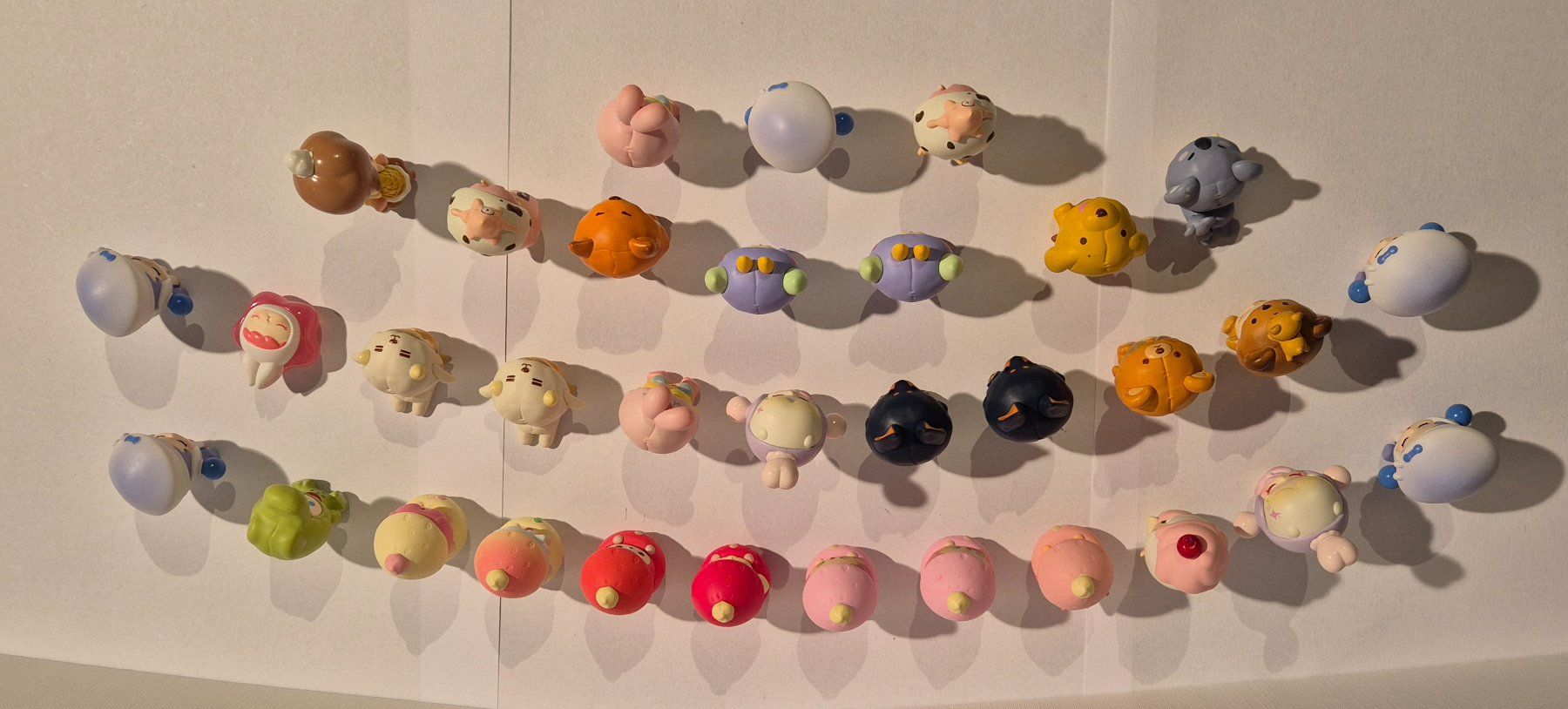 Pop Mart Statuette: Pop Mart - Mini Beans (Diverse, Labubu..) – Nuovo e nell'imballaggio originale da Ellikon a d Thur venduto da GQ84 2