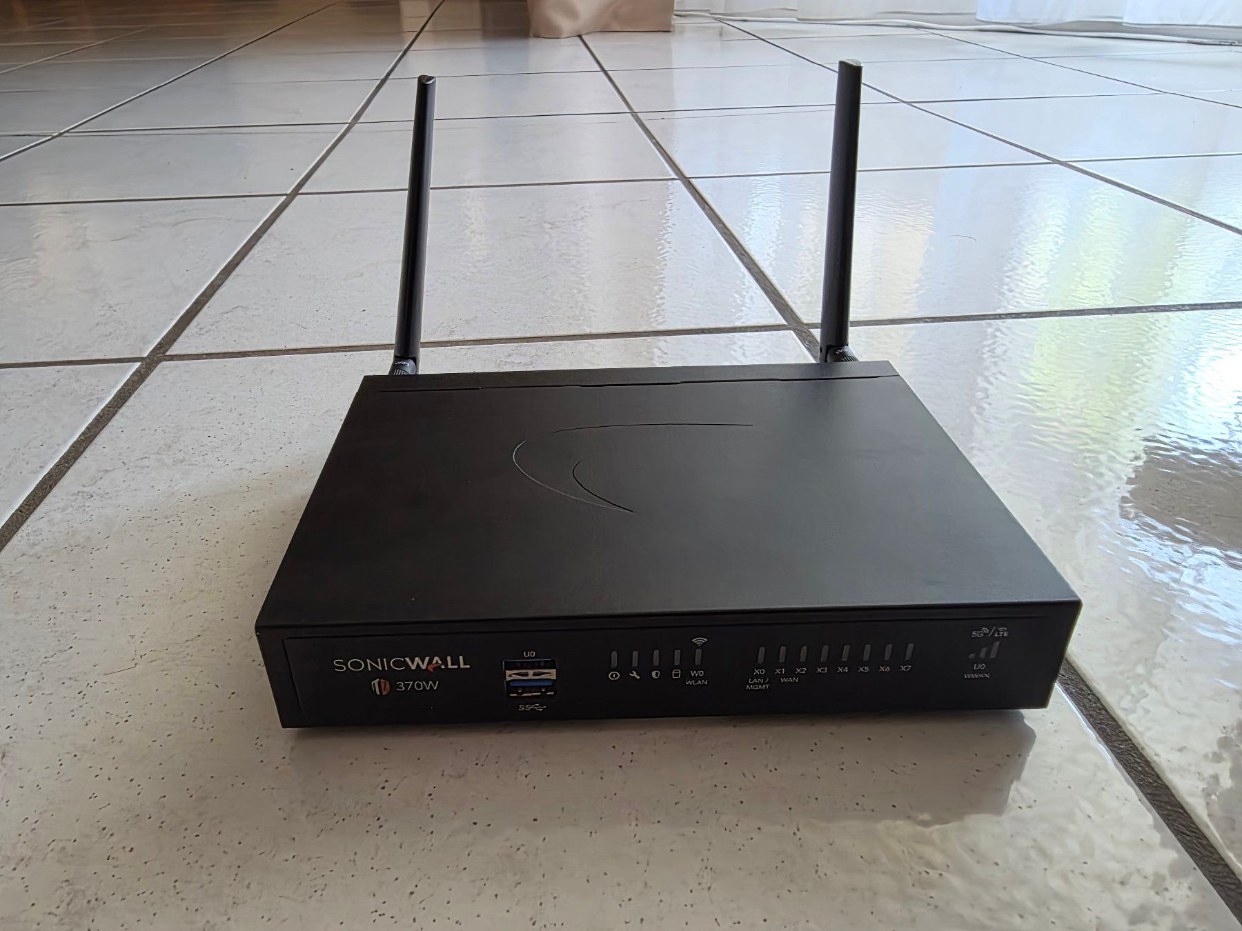 Sonicwall Firewall: SonicWall TZ370W WLAN Firewall Router – Usato da Aarburg venduto da Pomaroli