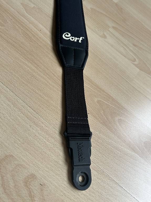 Cort Musikinstrumente: Cort Neopren Guitar Strap – Neu (gemäss Beschreibung) aus Zürich von Sherpa