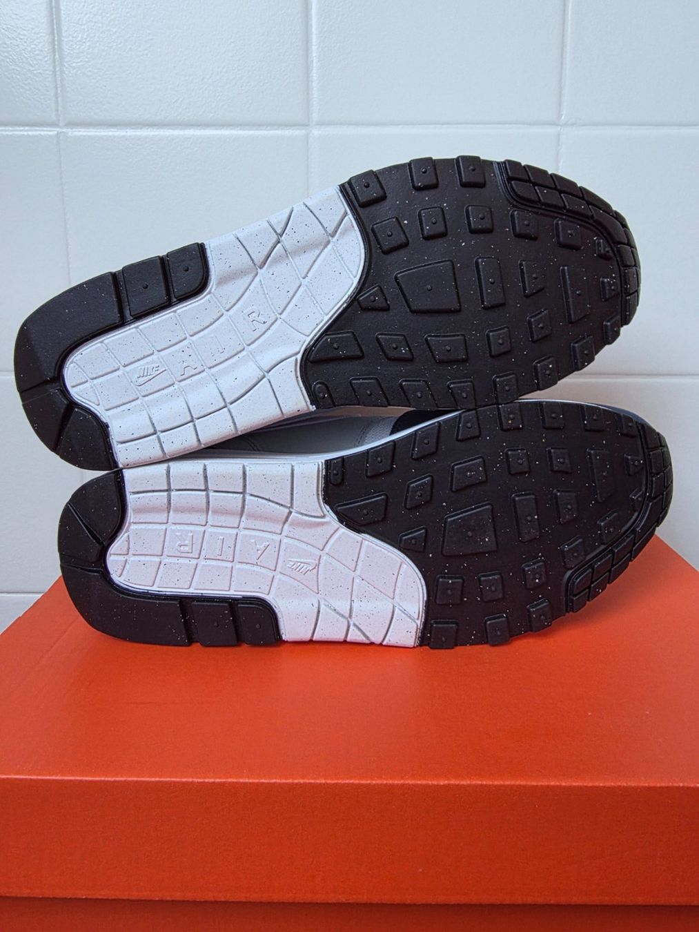 Nike Chaussures hommes: Nike Air Max 1 – Neuf (Voir description) à Fleurier par dav_xx8y 5