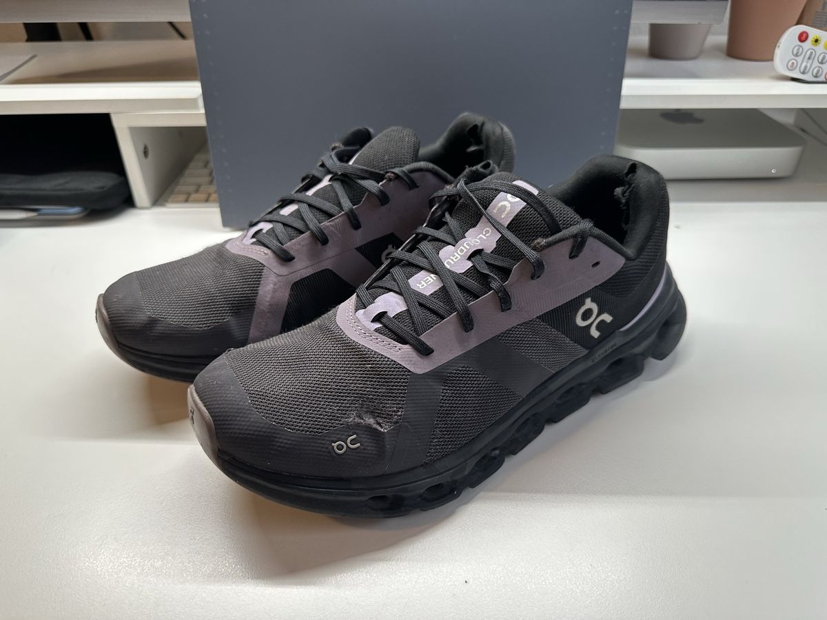 On Scarpe da uomo: On Running Cloudrunner Gr.44 – Usato da Basel venduto da olgarachel
