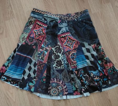 Jupe originale et unique, taille 38, parfaite pour l'été