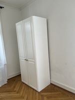 Kleiderschrank weiss mit Fachböden und Kleiderstange