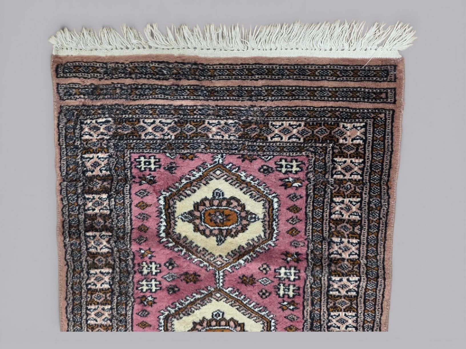 Tappeti: Rarer Perserteppich 62x117cm rosa gemustert – Usato da Rieden AG venduto da RuvensBrocki 2