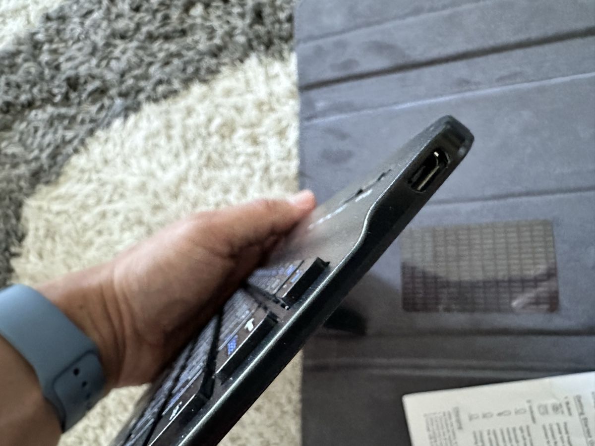 Claviers: Bluetooth Tastatur Schwarz mit Schutzhülle – D'occasion à Thalwil par Thommy_nau 4