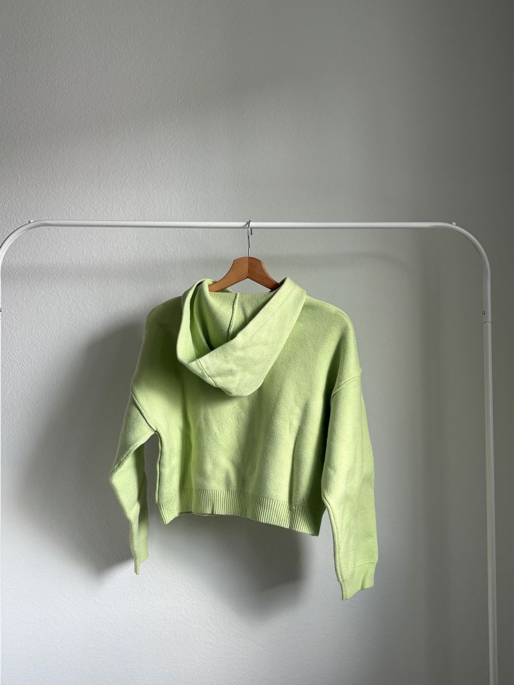 Zara Maglioni & Felpe: grünes Kapuzensweatshirt – Usato da Zürich venduto da bbbggg 1