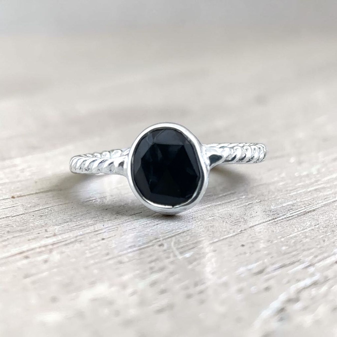 Olga Ribler Anelli: Silberring mit Onyx Stein, Grösse 58 – Nuovo (secondo la descrizione) da Luzern venduto da MonikaS03