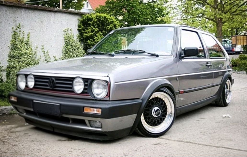 Volkswagen Tutti pezzi di ricambio auto: Scheinwerferblende Vw Golf 2 – Usato da Chexbres venduto da Sciroccoelho