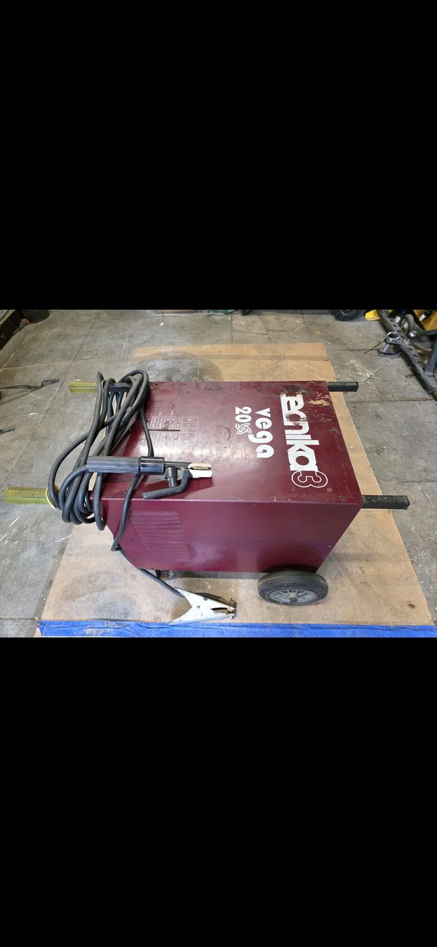 Postes à souder: Elektrodenschweissgerät – D'occasion à Nunningen par mbaechler