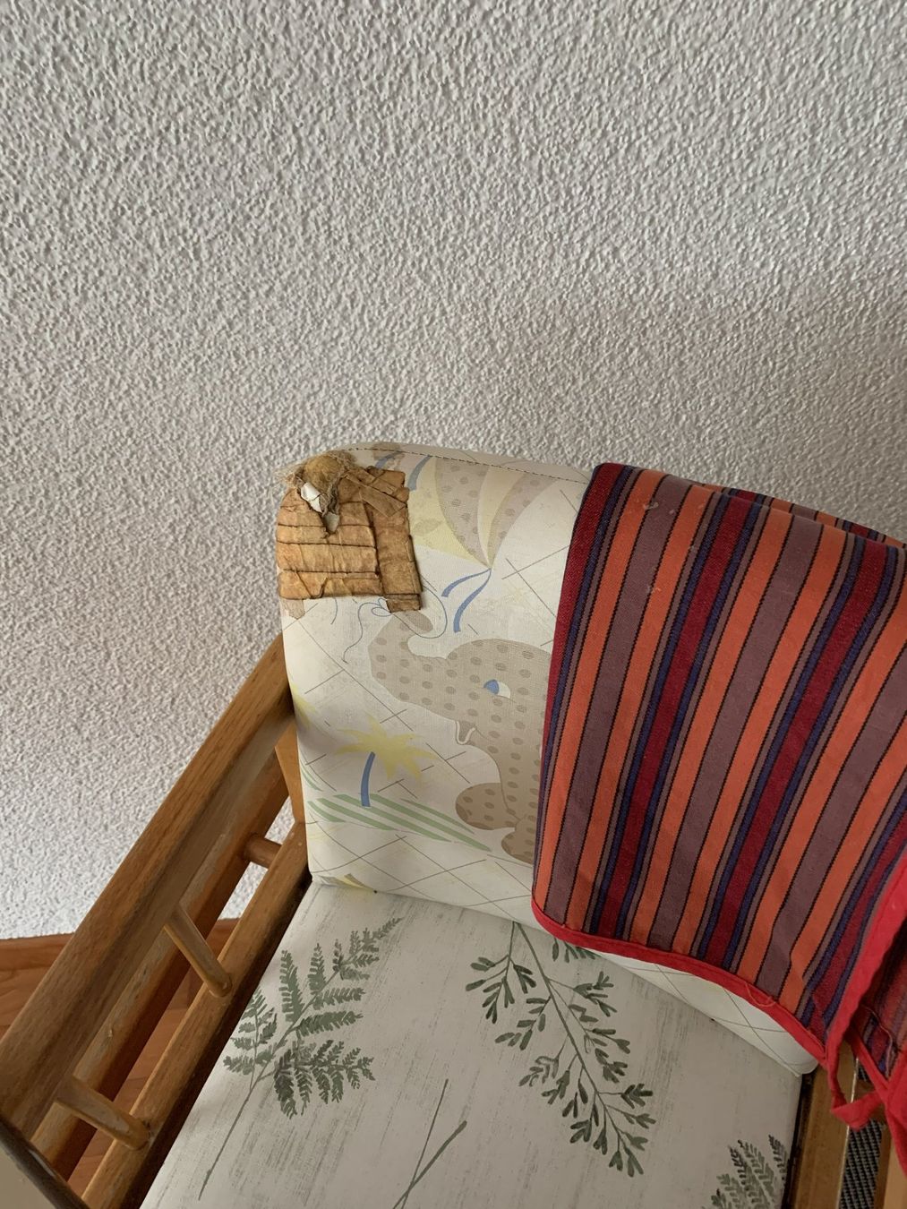Chaises hautes: Holz Kinderstuhl mit Tischchen, gebraucht – D'occasion à Embrach par Thomy88 2