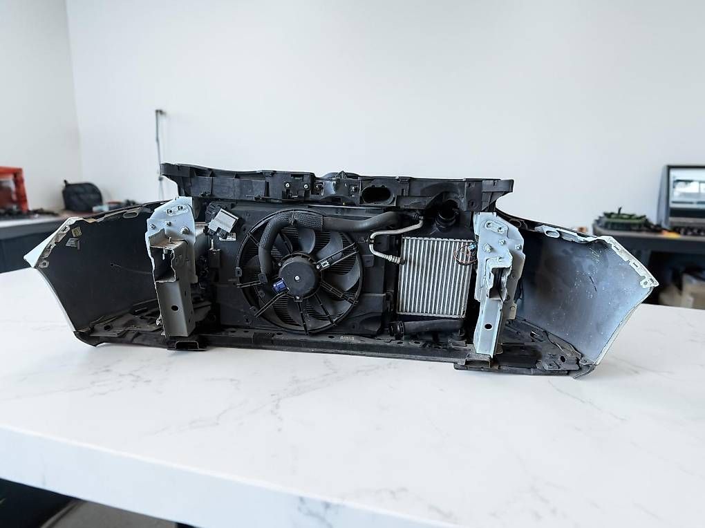Tutti pezzi di ricambio auto: Renault Clio IV 2012 - 2016 Frontpaket – Usato da Safenwil venduto da Optimec_GmbH 2