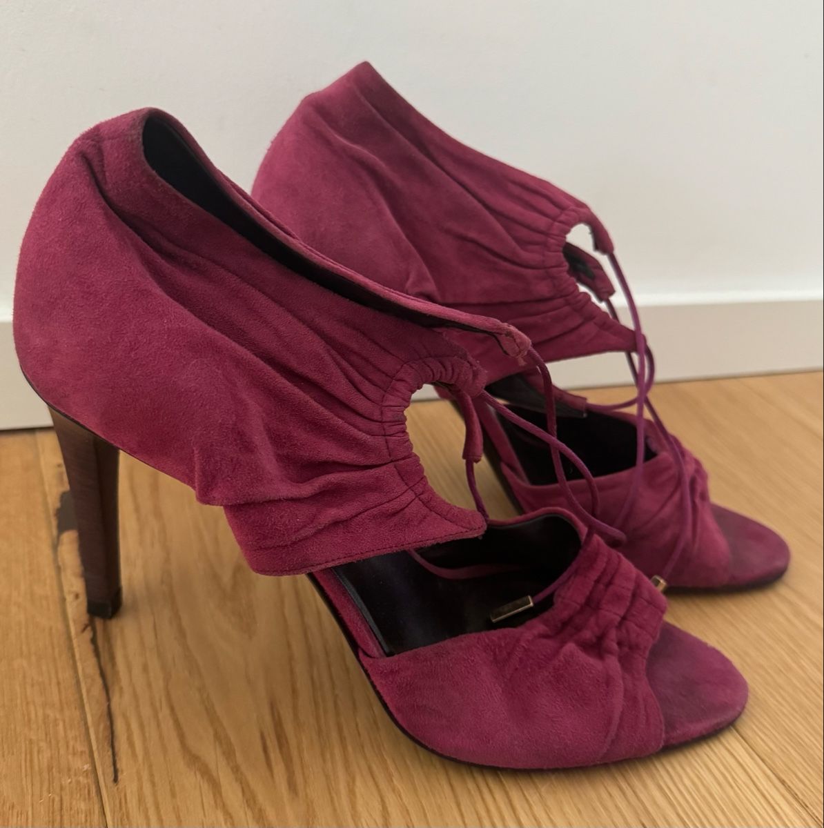 Gucci Scarpe da donna: Gucci suede lace-up sandals – Usato da Paradiso venduto da Edith_store