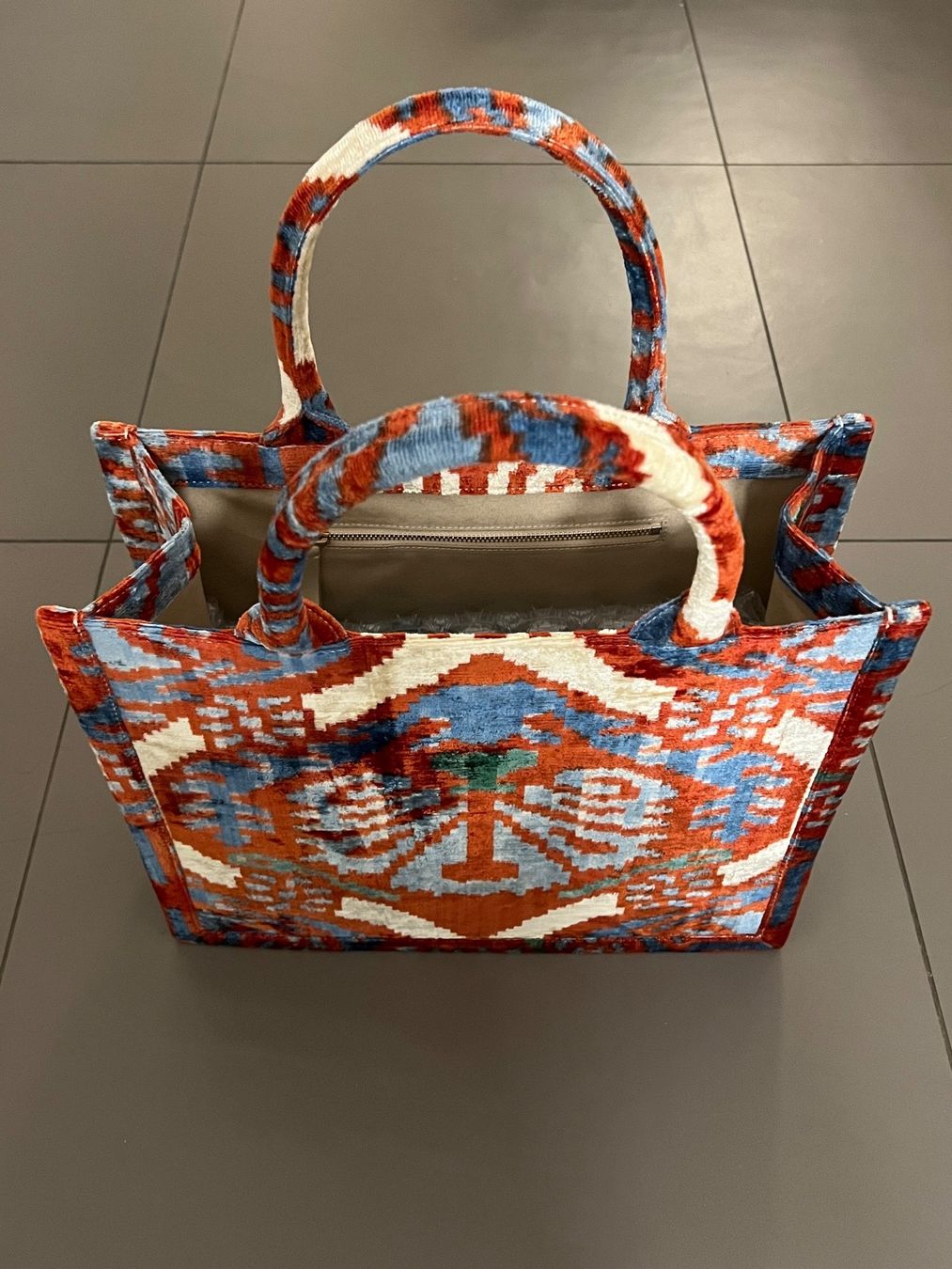 Borse da donna: Silk Tote Bag – Nuovo e nell'imballaggio originale da Adliswil venduto da Schnugg0 1