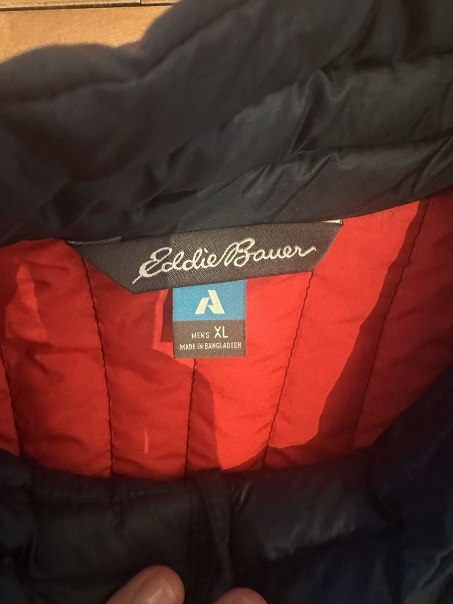 Eddie Bauer Jacken: Eddie Bauer Down Jacket - Lightweight & Warm - Size XL – Gebraucht aus Büren an der Aare von bradlee512 1