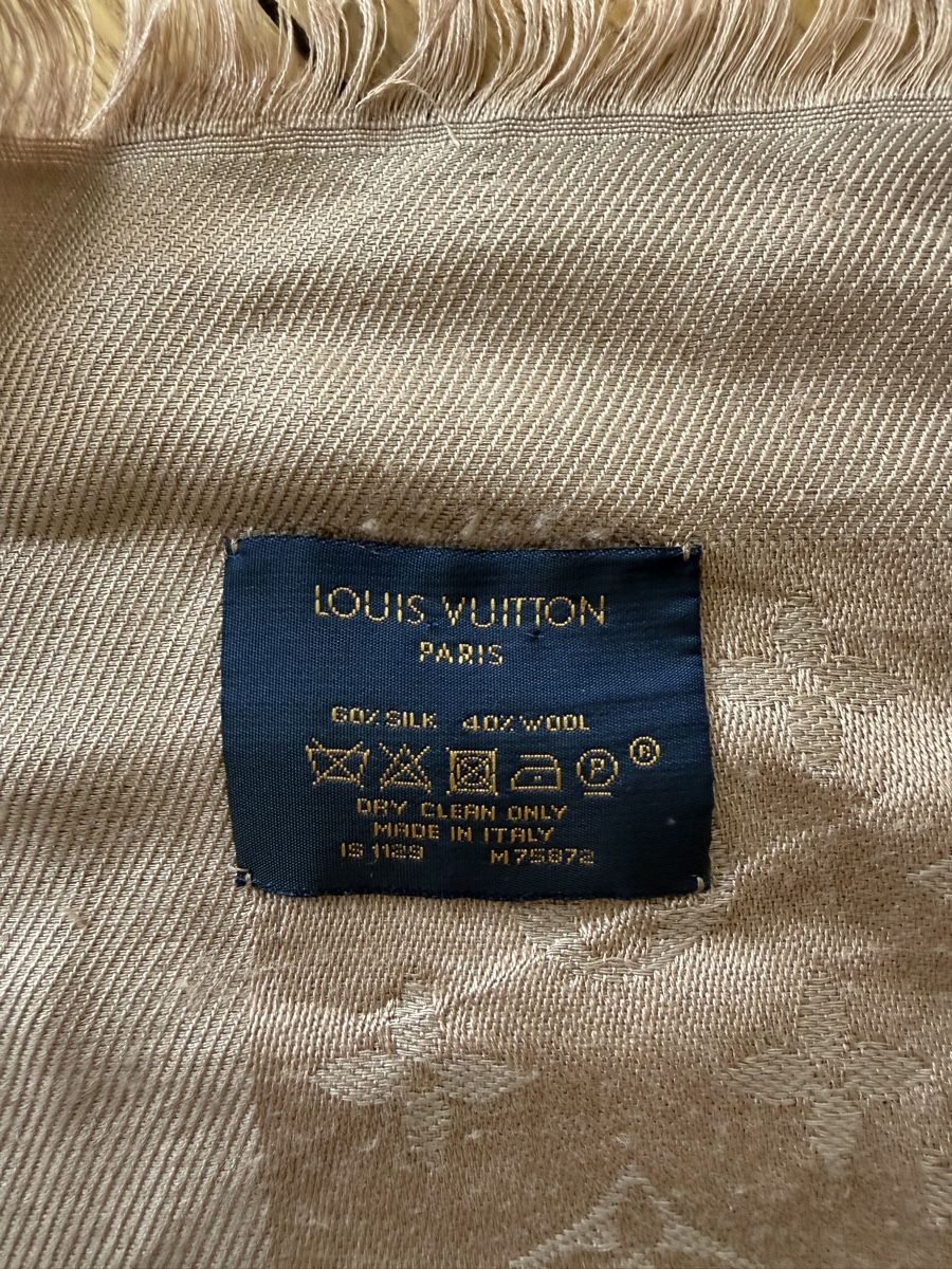 Louis Vuitton Foulard & Sciarpe: Louis Vuitton Schal Chale Monogram Cappuccino – Usato da Zürich venduto da tebi14 4