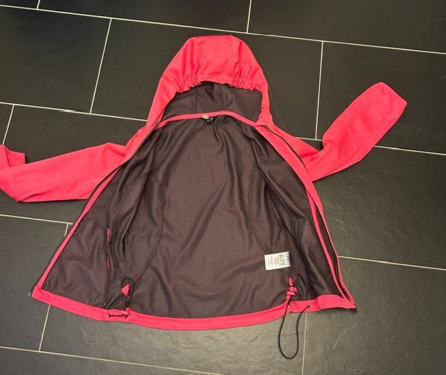 Giacche & Cappotti: Softshell-Jacke - Top Zustand / Grösse 146/152 – Usato da Niederlenz venduto da nad_7g5w 2