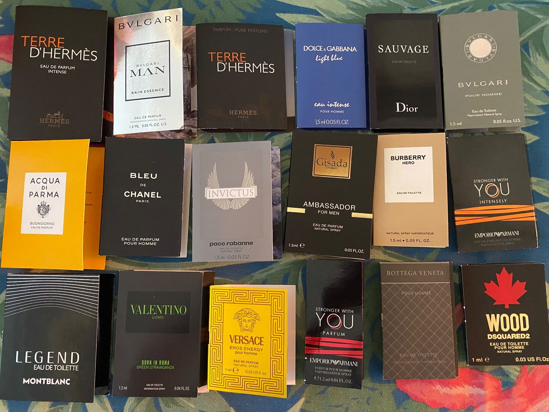 Parfums & Eau de Toilette: Echantillons de parfum homme – Neuf avec emballage d'origine à Bouveret par wes_7zll