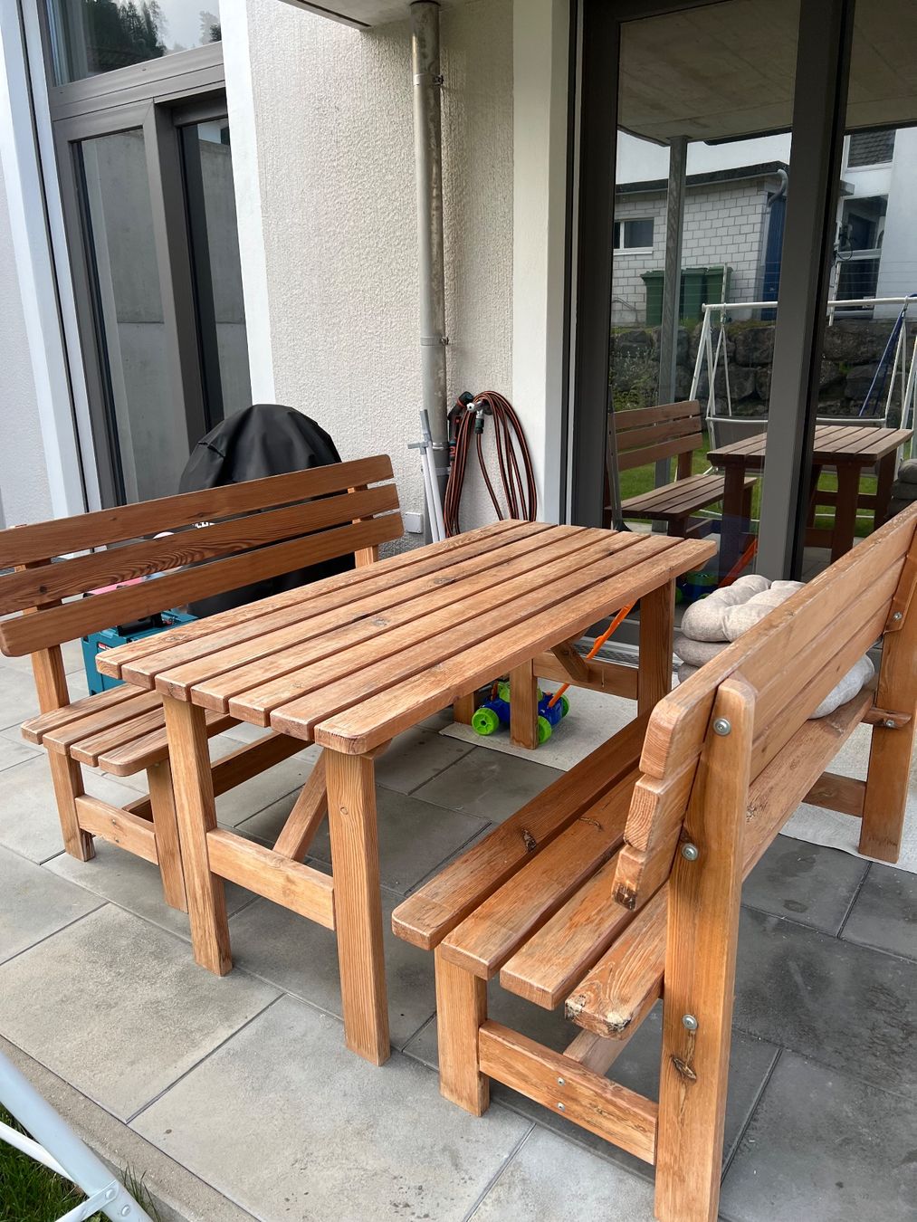 Tischset: Gartentisch und Sitzbänke – Gebraucht aus St. Margrethen SG von MO.BL 1