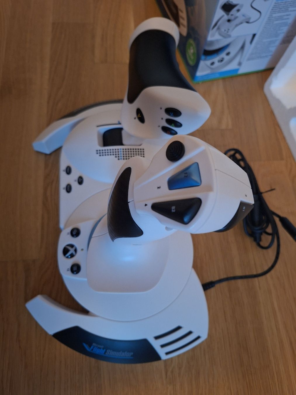Thrustmaster Controller: Thrustmaster T. Flight Hotas One MSFS Édition spéciale – Nuovo (secondo la descrizione) da Bussigny venduto da Danidan7076 5