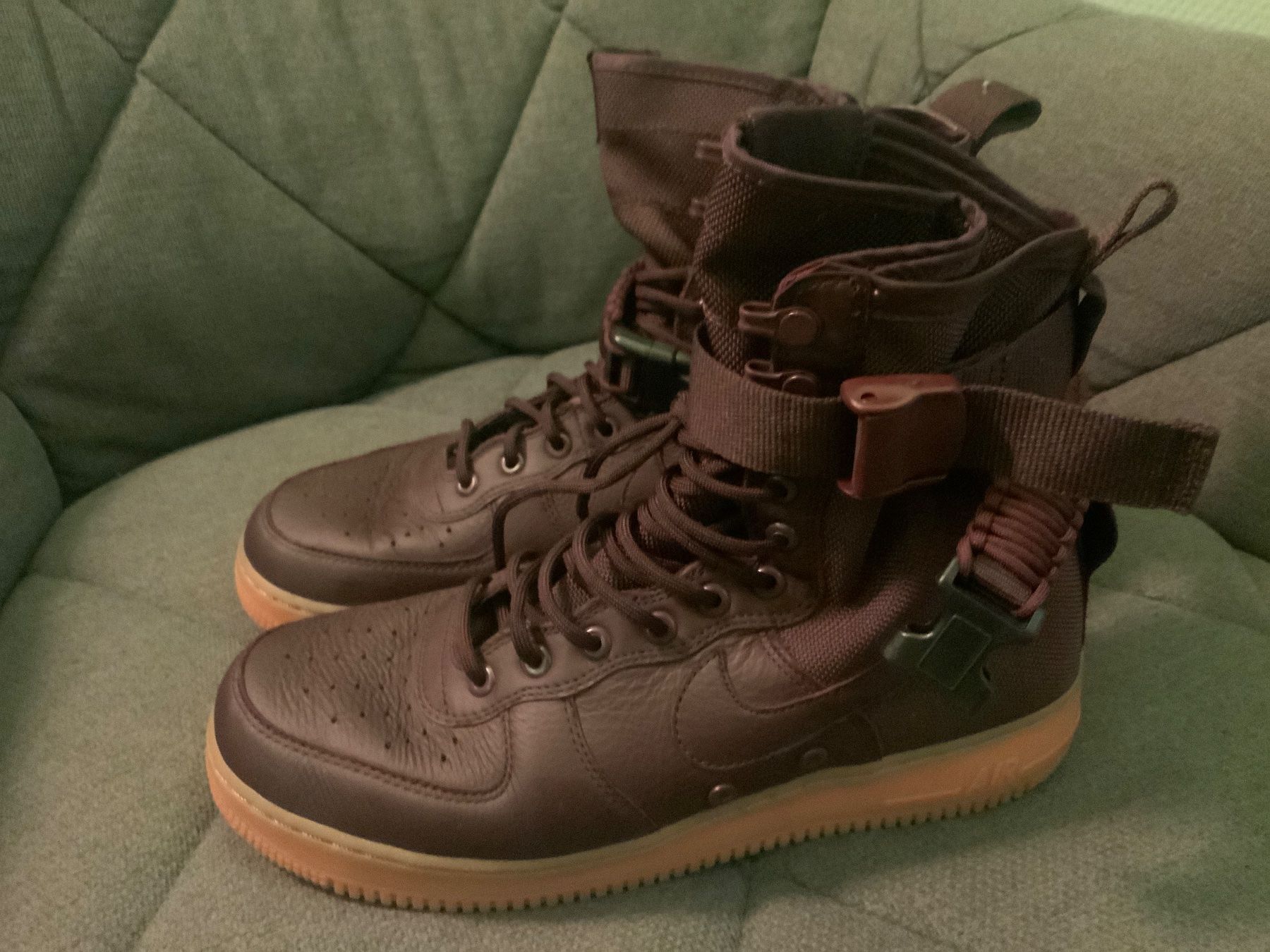 Nike Scarpe da uomo: Nike SF Air Force 1 Boots in Bordeaux – Usato da Allschwil venduto da GrenzWert