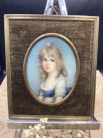 Portrait miniature d’une jeune fille