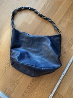 Tasche/ Schwarze Ledertasche mit silberner Kette
