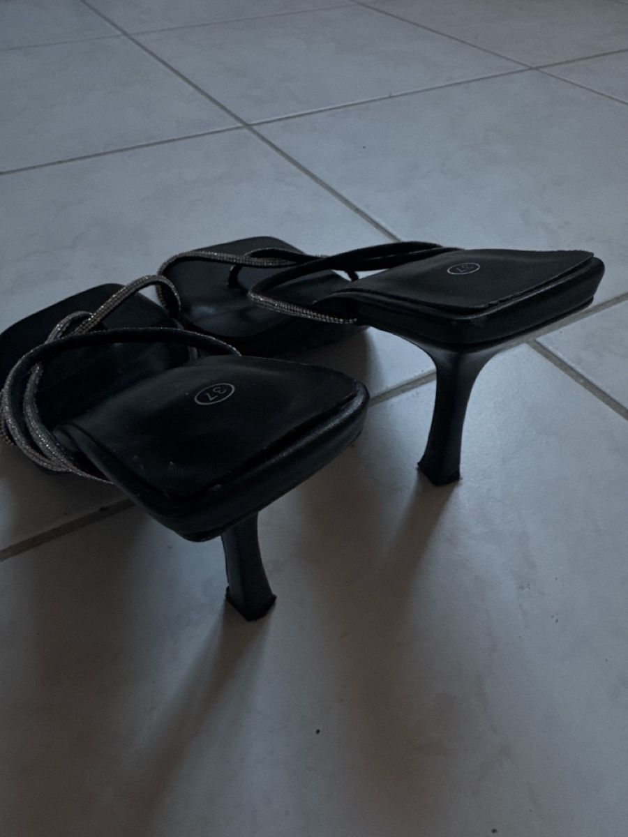 Scarpe da donna: Sandales à talons noires avec strass, taille 37 – Usato da Malleray venduto da sam_9bkx 2