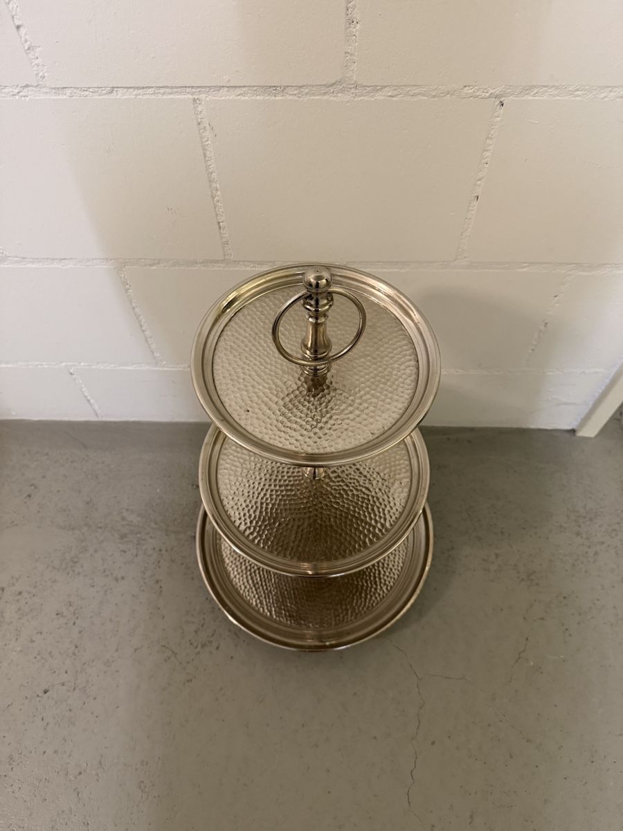 Tutte le decorazioni: 3-stöckige Etagere Servierplatte Metall – Usato da Hägglingen venduto da Raff_Ella 1