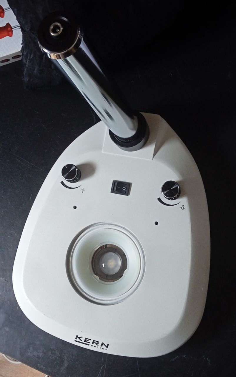 Kern Microscopi: Base pour stéréomicroscope Kern OZL 465 – Usato da Geneve venduto da CD50 1