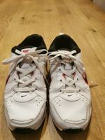 Nike Sportschuhe weiss schwarz rot gebraucht Zustand