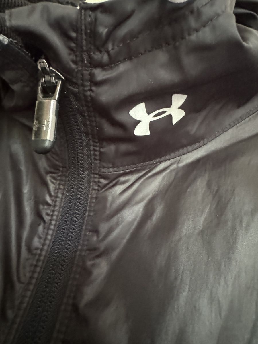 Under Armour Giacche: Under Armour Sportjacke oder regen Jacke Gr.S – Usato da Flawil venduto da pir_x7ff 2