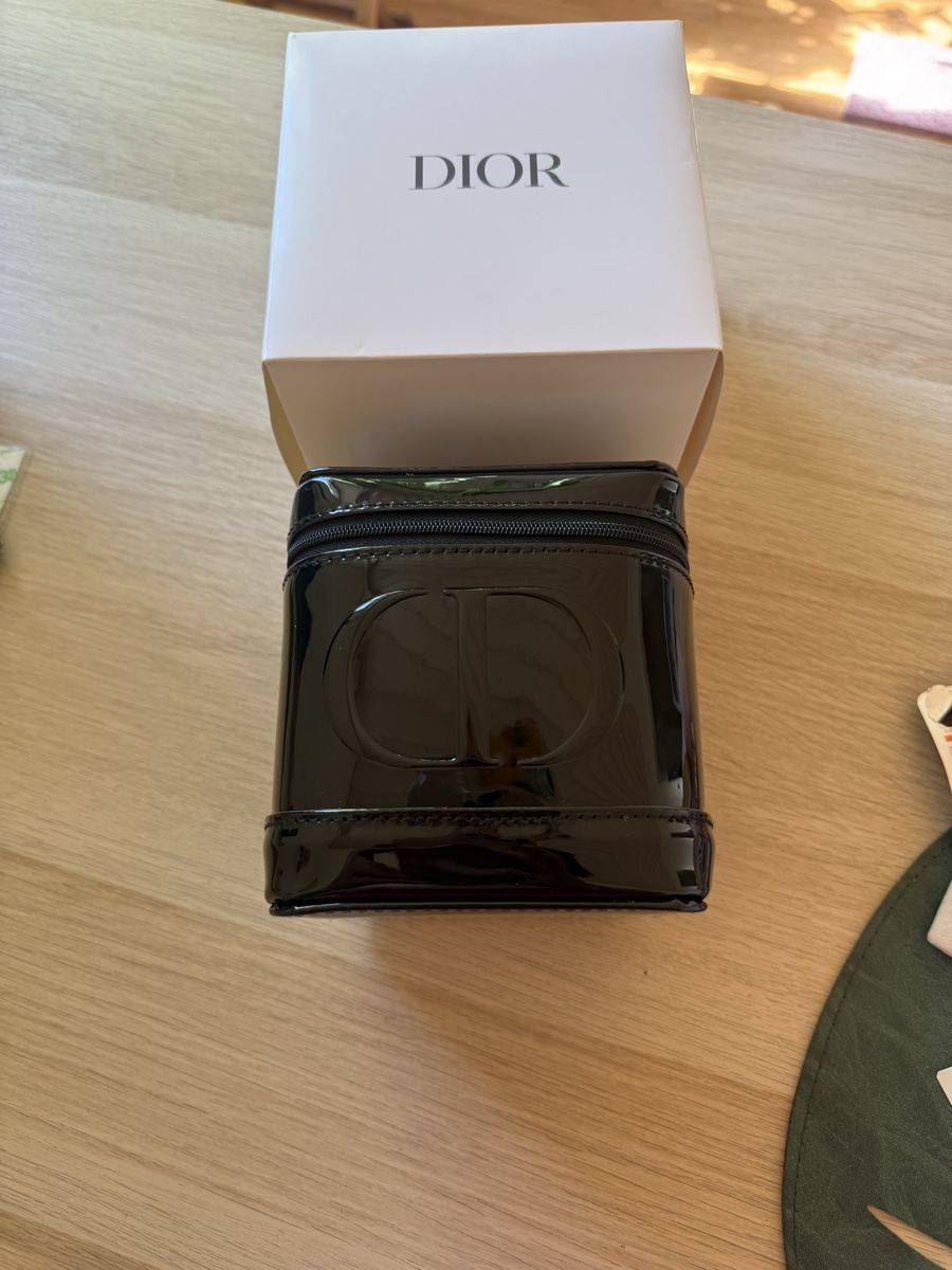 Dior Custodie per cosmetici: Dior Patent Black Vanity – Nuovo e nell'imballaggio originale da Luzern venduto da sas_r89l