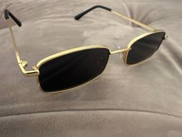 Stylische Sonnenbrille mit goldenem Rahmen - Top Zustand!