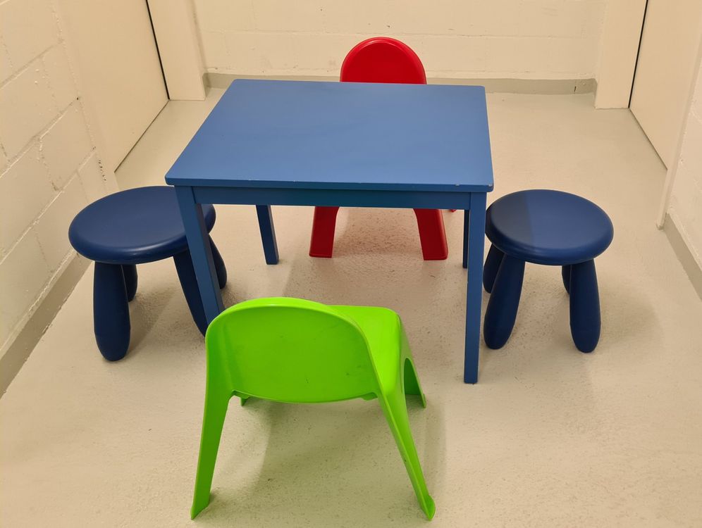 IKEA Kindertisch und 4 Kinderstühle Kaufen auf Ricardo