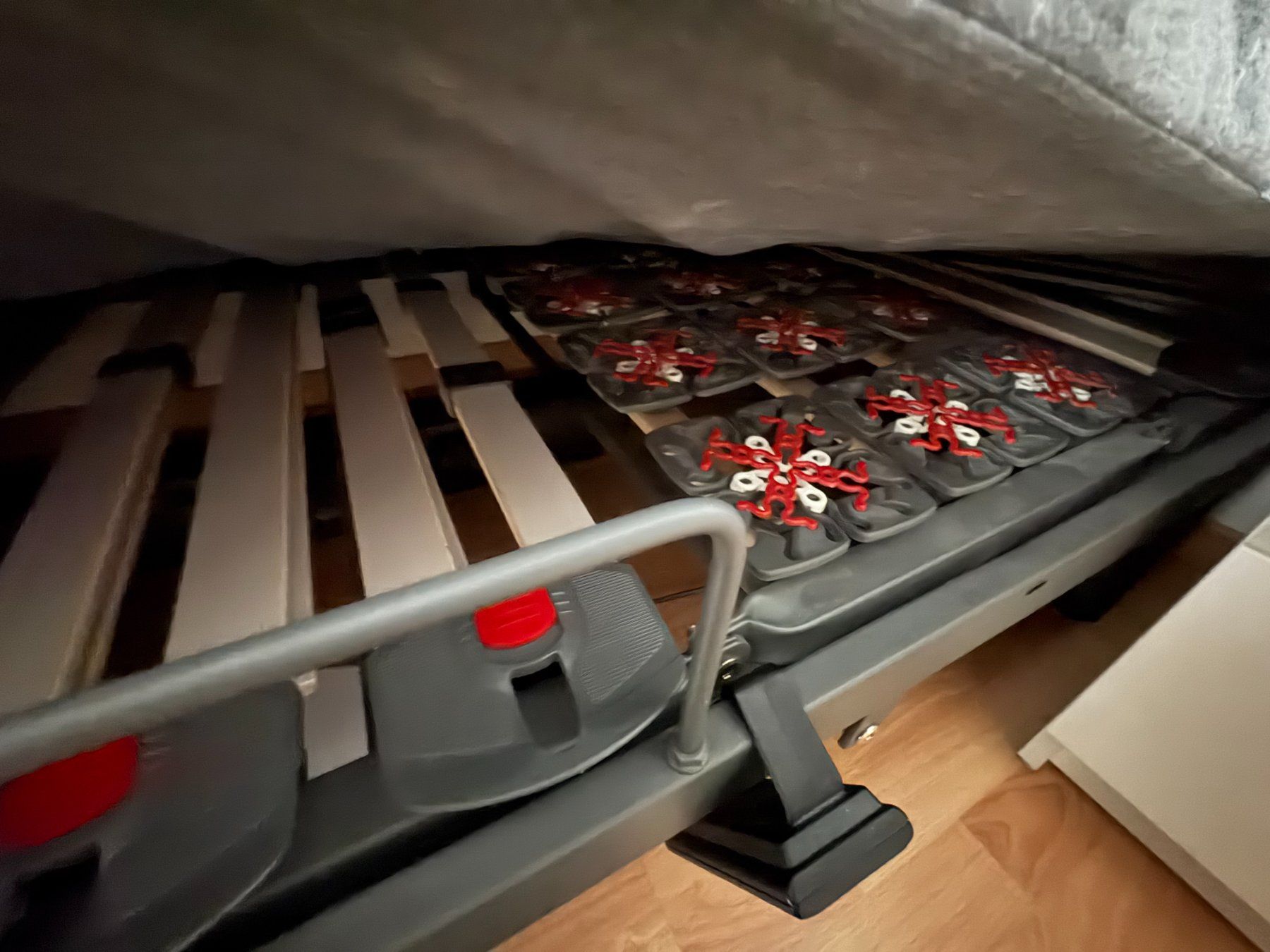 Letti: Bett 90x200, elektronisch verstellbar – Nuovo (secondo la descrizione) da Wetzikon ZH venduto da Chrysalia 4