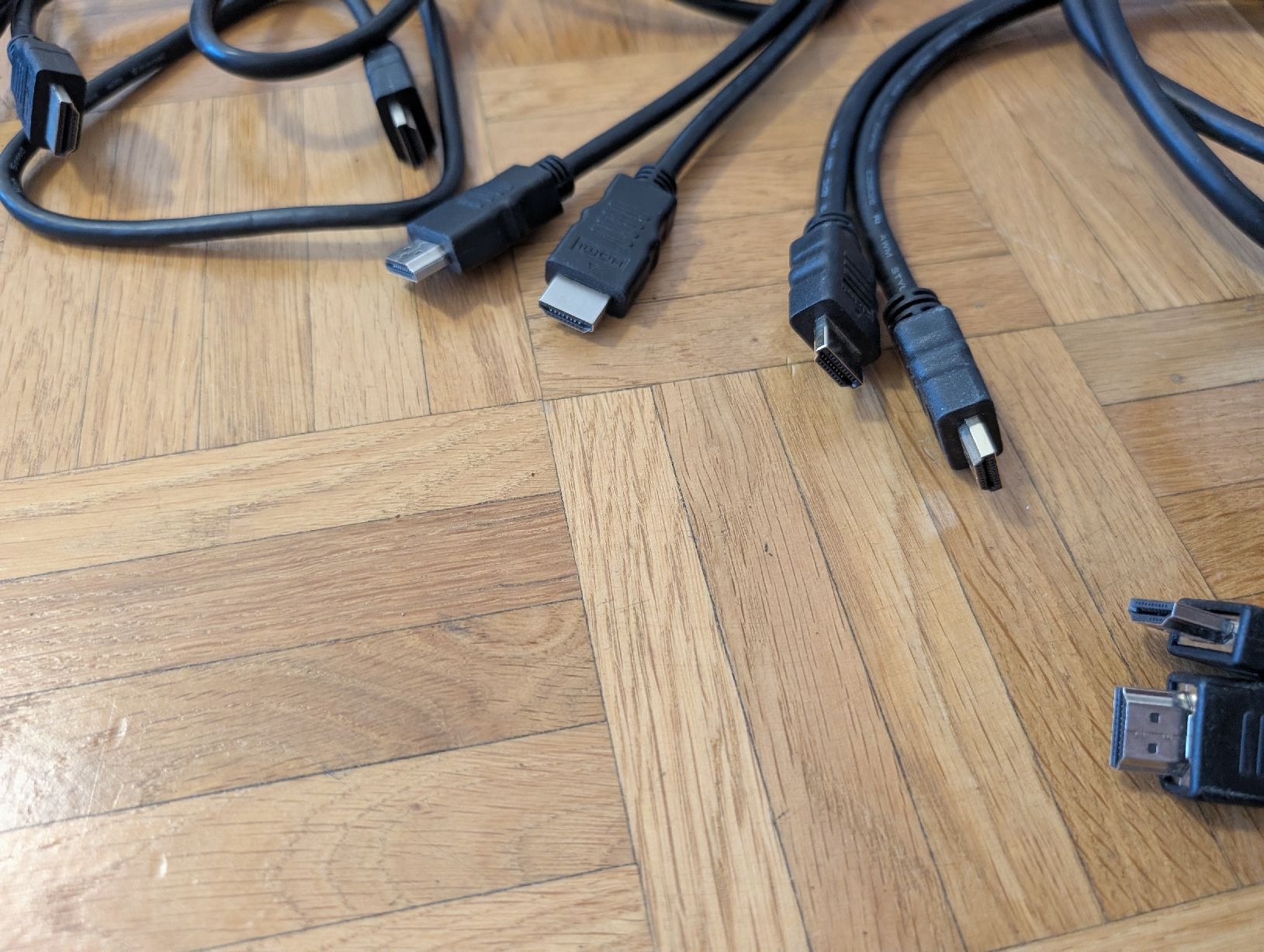Câbles: Diverse Hdmi Kabel – D'occasion à Roggwil BE par MA-4900 1
