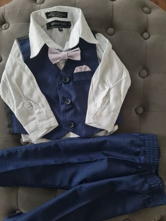 Festlicher Baby Anzug, Grösse 12M, neuwertig.