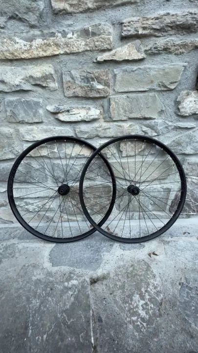 Pneumatici & Ruote complete: Syncros Revelstoke 1.5 29”, New – Nuovo (secondo la descrizione) da Troistorrents venduto da mor_p5rv