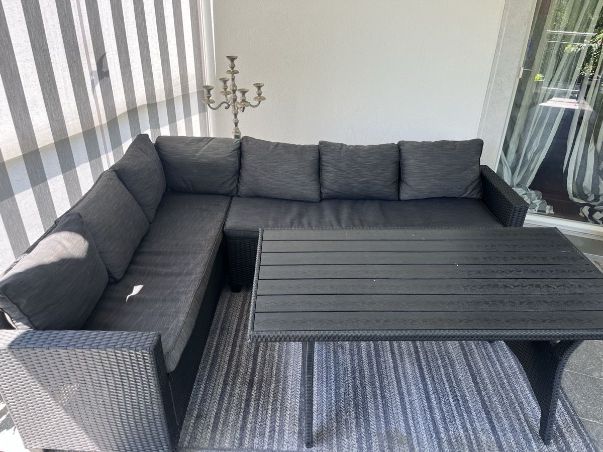 Set di tavolo e panche: Rattan Balkon- / Gartenmöbel – Usato da Effretikon venduto da ret_n2mj 2