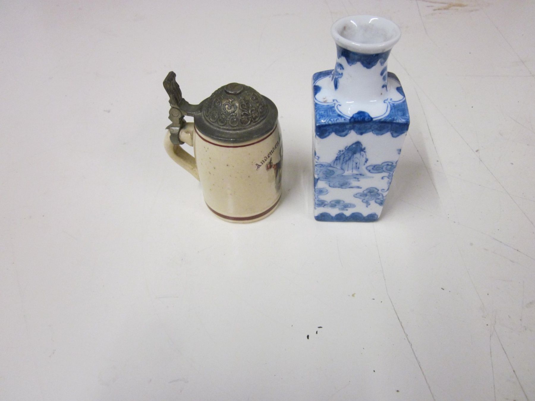 Vasi & Recipienti: Antik Petit Vase Chinois et Chope Bière Munich – Usato da Grand-lancy venduto da kohler333 3