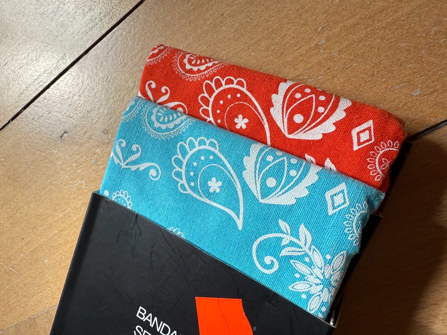 Foulard & Sciarpe: 2 Bandanas (neu) – Nuovo e nell'imballaggio originale da Zürich venduto da Diazaio 1