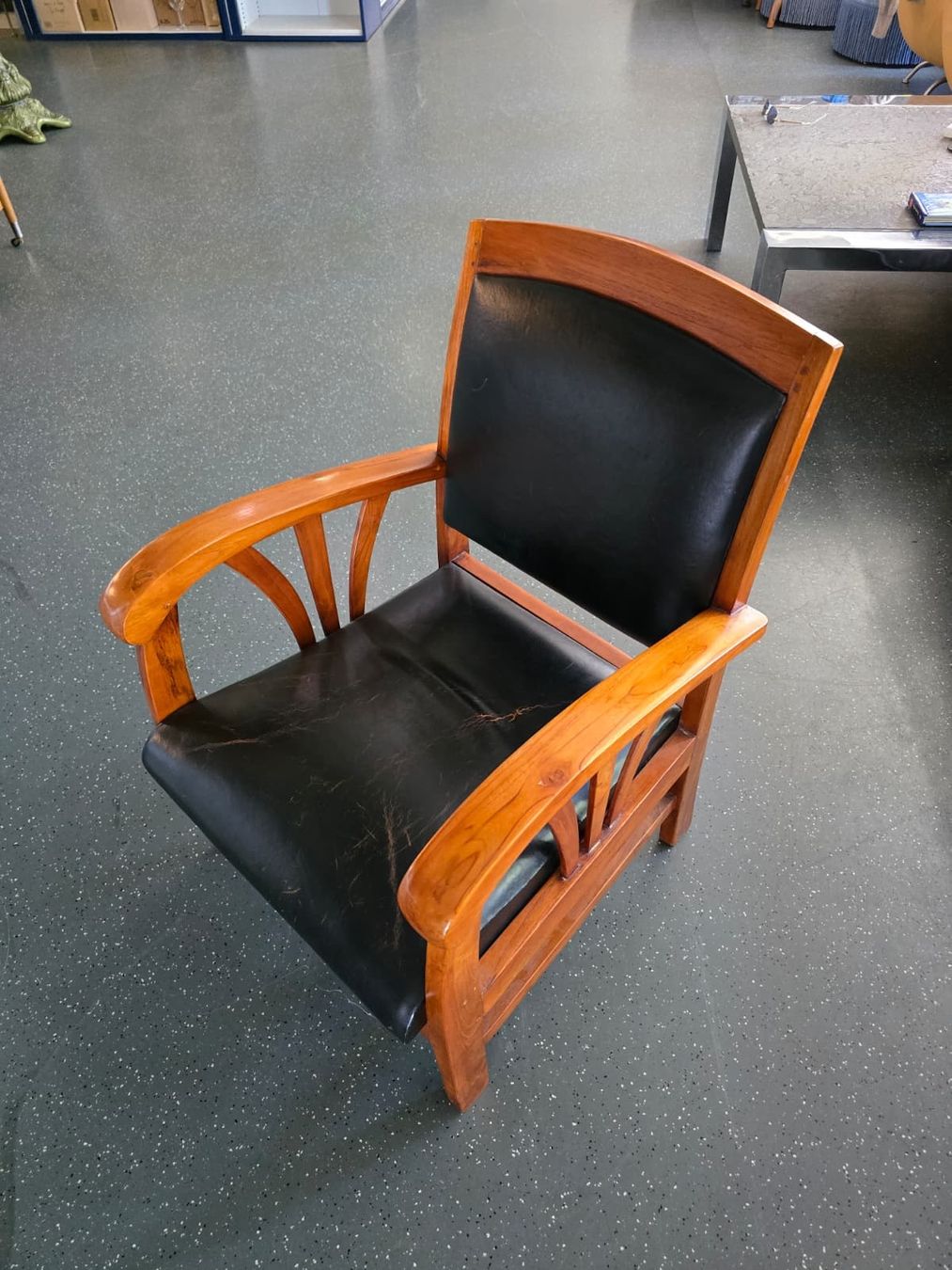 Poltrone: 4 fauteuils placets/dossiers cuirs. Dès 1.- – Usato da St-Maurice venduto da antikdestok 4