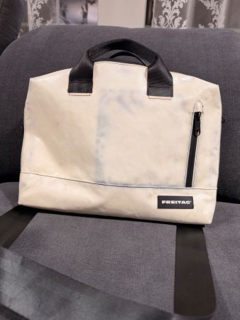 Weisse Laptoptasche von Freitag