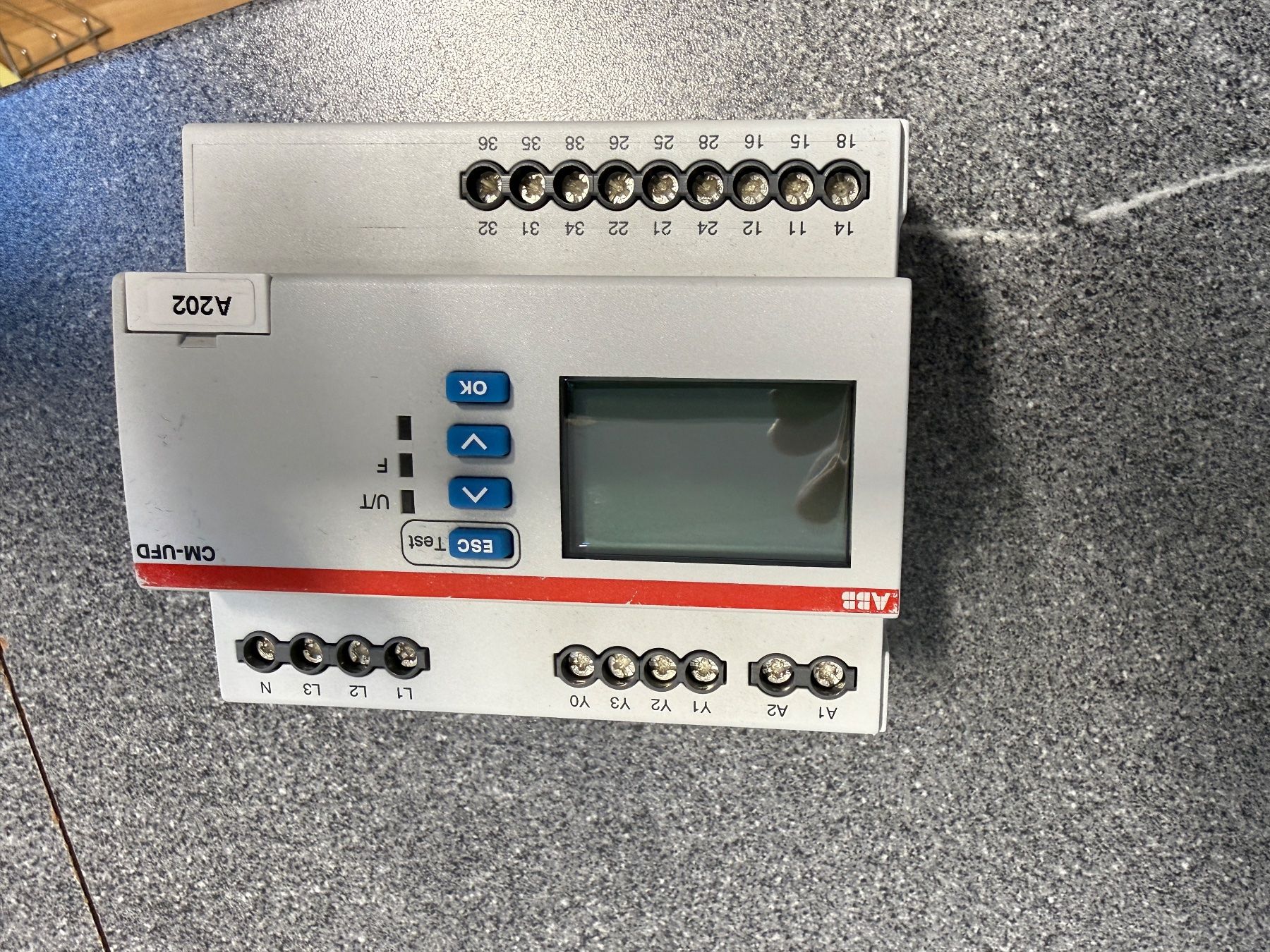 ABB Componenti elettronici: ABB CM-UFD.M31 – Usato da Grosshöchstetten venduto da Dbiber